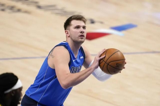 开云体育官网-【观察】本赛季五大孤胆英雄 比尔上榜库里仅第三